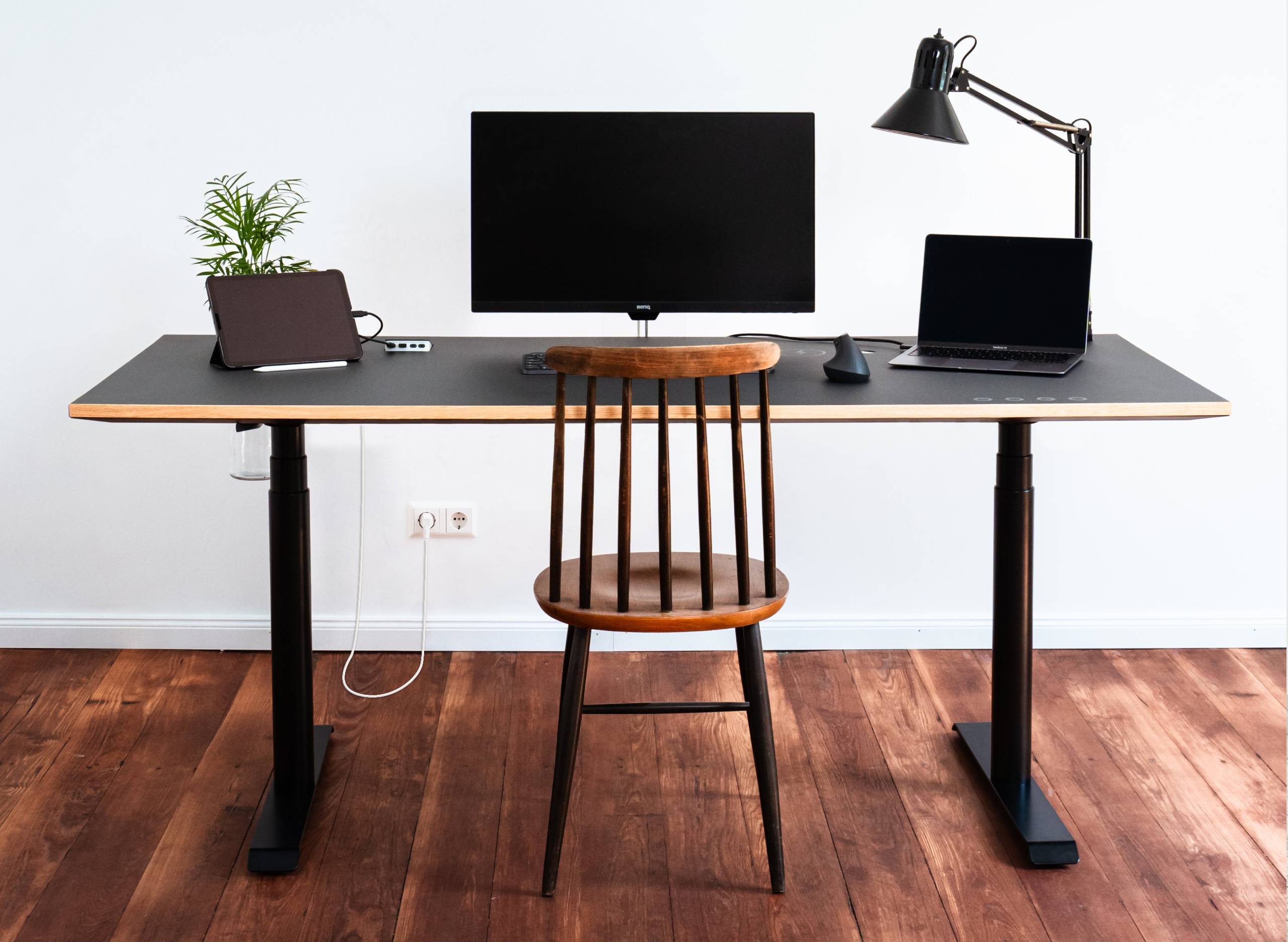 Standard desk